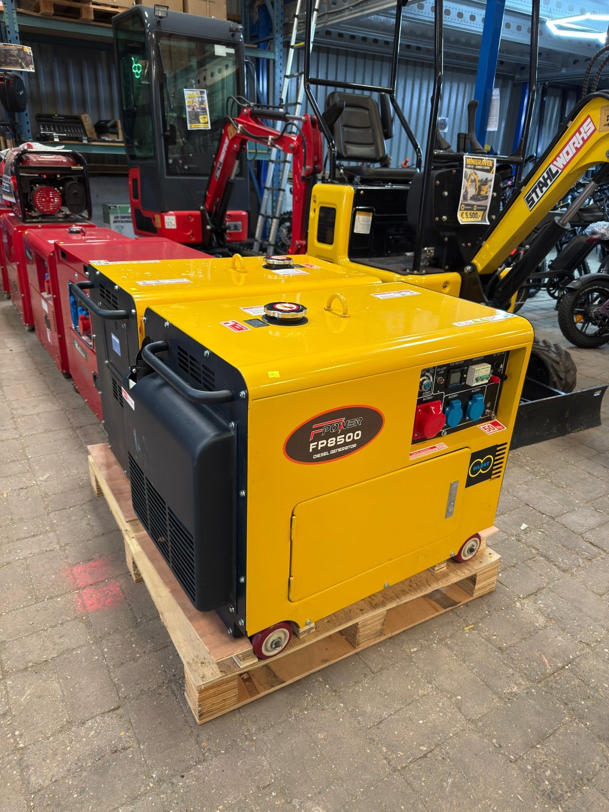 Diesel aggregaat 230v 380v 6000watt silent nieuw