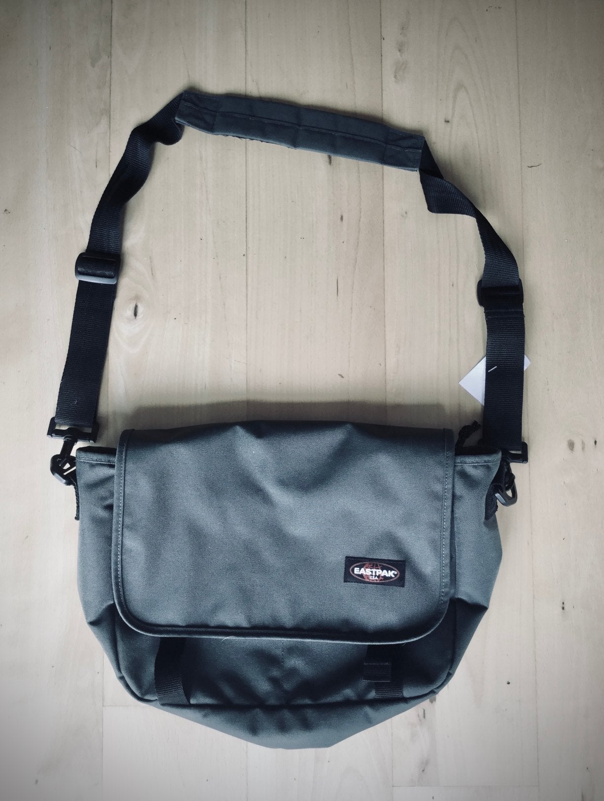 Eastpack schouder tas / laptop tas grijs, Ophalen of Verzenden, Zo goed als nieuw, Grijs