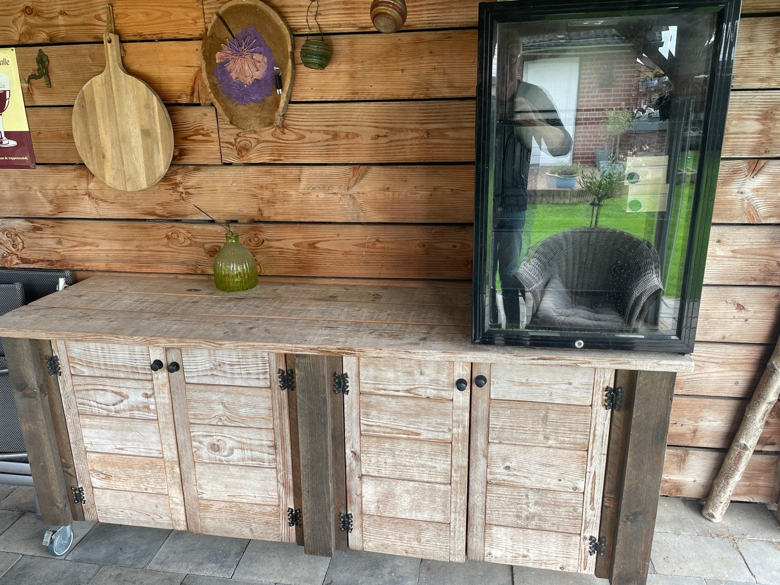 Houten kast met bierkoelkast en glazen deur, Ophalen, Zo goed als nieuw