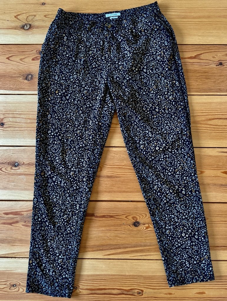 Broek Revelation - Zwart Bloemenprint - Small / maat 36, Zwart, Ophalen of Verzenden, Zo goed als nieuw, Revelation
