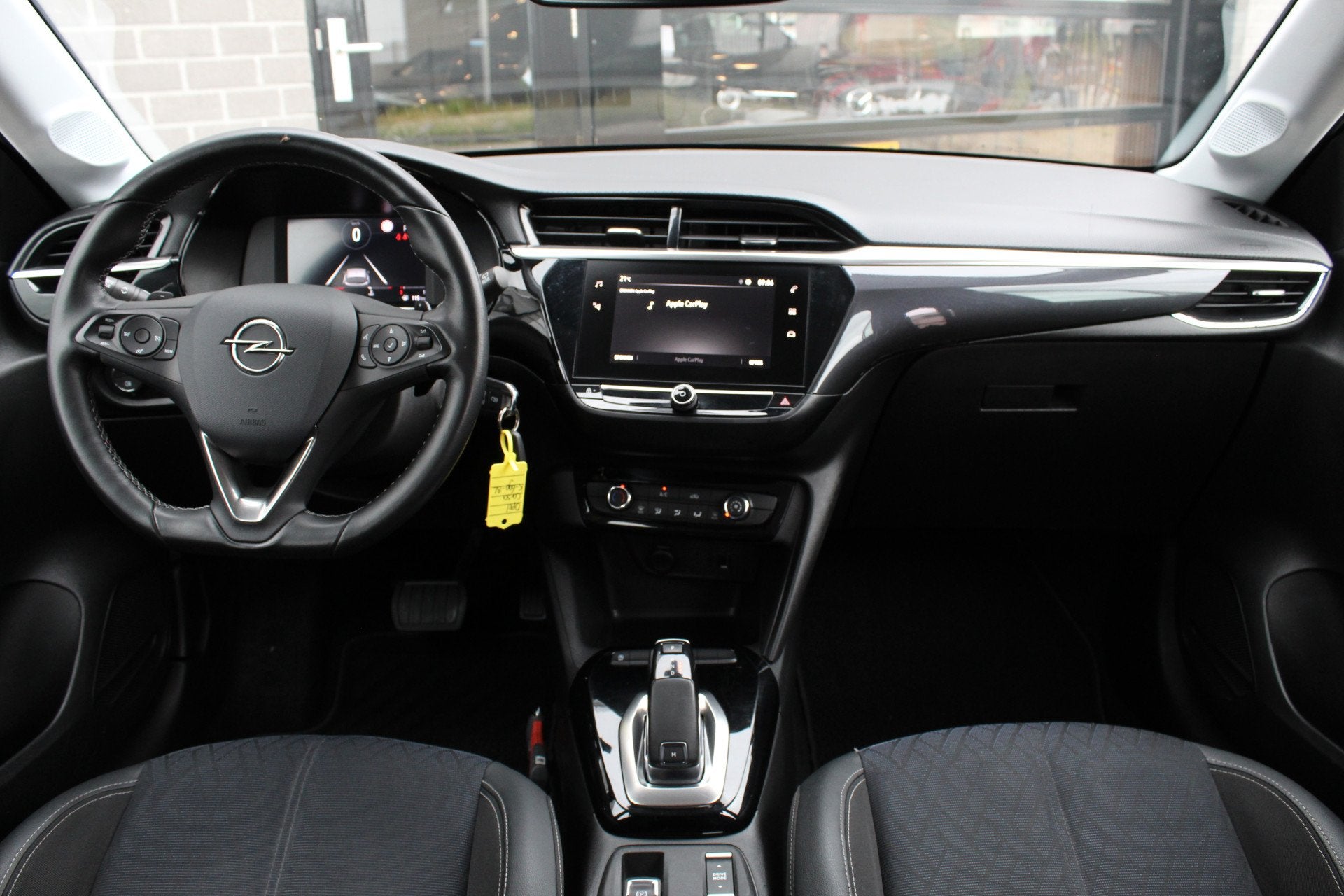Opel Corsa 1.2 Elegance / Automaat / Carplay / N.A.P., Gebruikt, Met garantie (alle), Electronic Stability Program (ESP), Origineel Nederlands