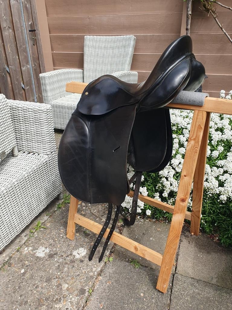 Dallaman dressuur zadel 17,5 inch., Dieren en Toebehoren, Paarden en Pony's | Zadels, Ophalen of Verzenden, Gebruikt, Dressuur