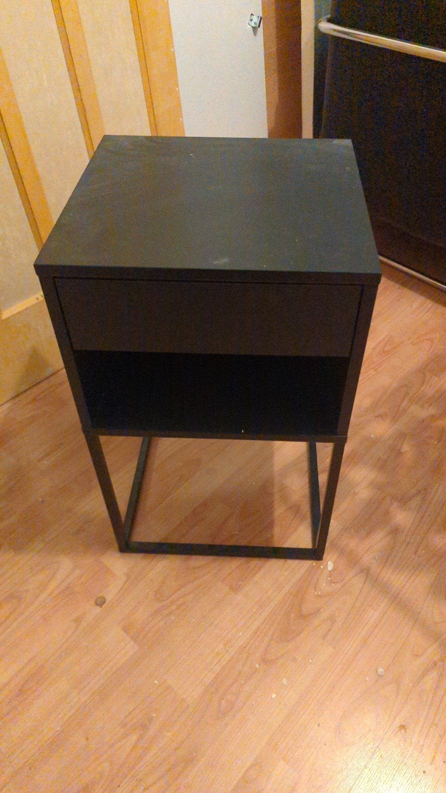 Ikea nachtkastje met lade | Zwart, Ophalen, Minder dan 45 cm, Metaal of Aluminium, 55 tot 70 cm