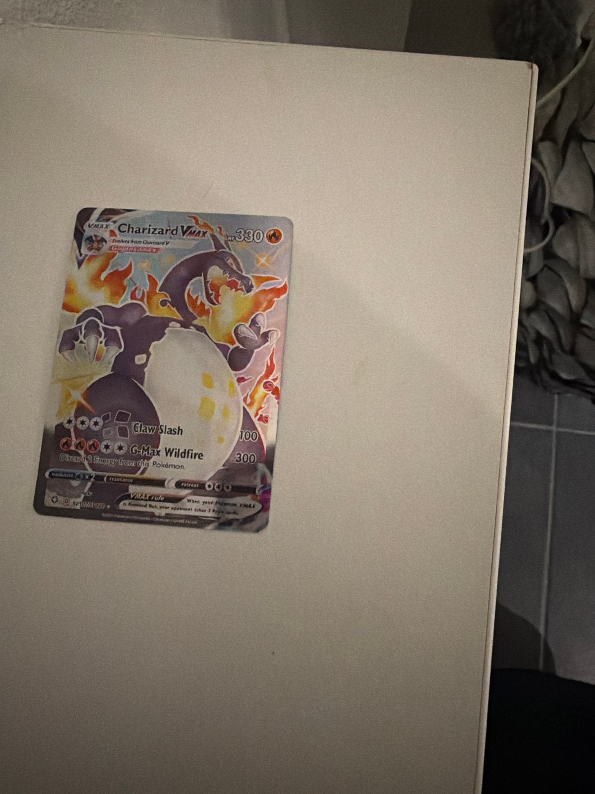 Pokémon Kaart: Charizard VMAX (330 HP), Ophalen of Verzenden, Zo goed als nieuw, Losse kaart