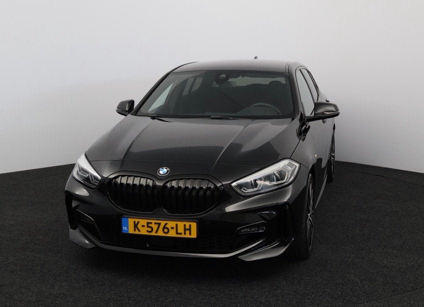 BMW 1-Serie 120i 178pk Aut 2021 Zwart, Auto's, 1998 cc, 4 cilinders, Zwart, 178 pk