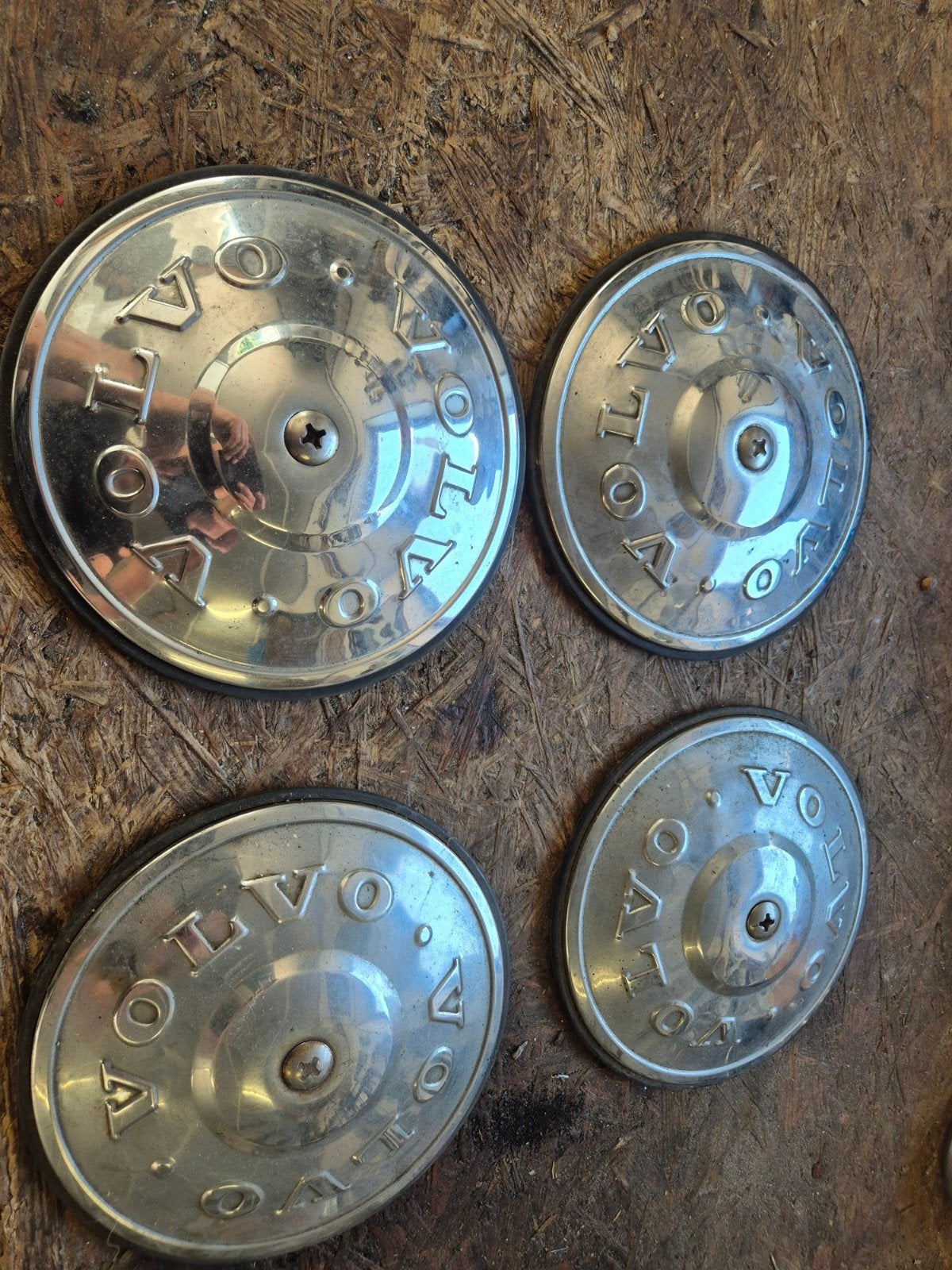 Tekoop Wieldoppen volvo 140 serie, Ophalen