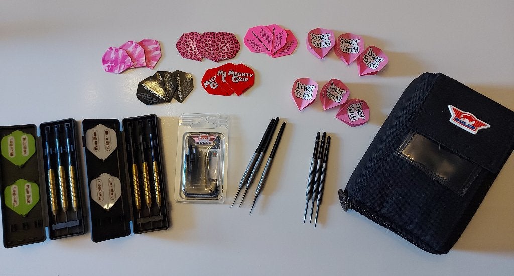 Set dartpijlen, shafts, flights en mapje / case merk Bull's, Sport en Fitness, Darts, Ophalen, Zo goed als nieuw, Overige typen