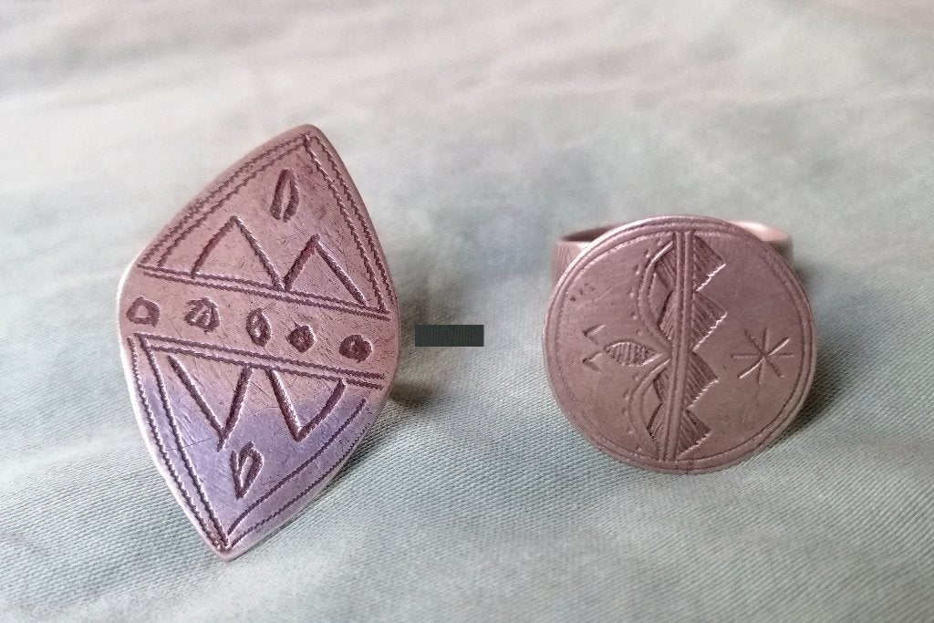2 zilveren ringen Lybië, etc Toeareg - Tribal Jewelry, Antiek en Kunst, Afrika, Ophalen of Verzenden, Sieraad, Handgemaakt