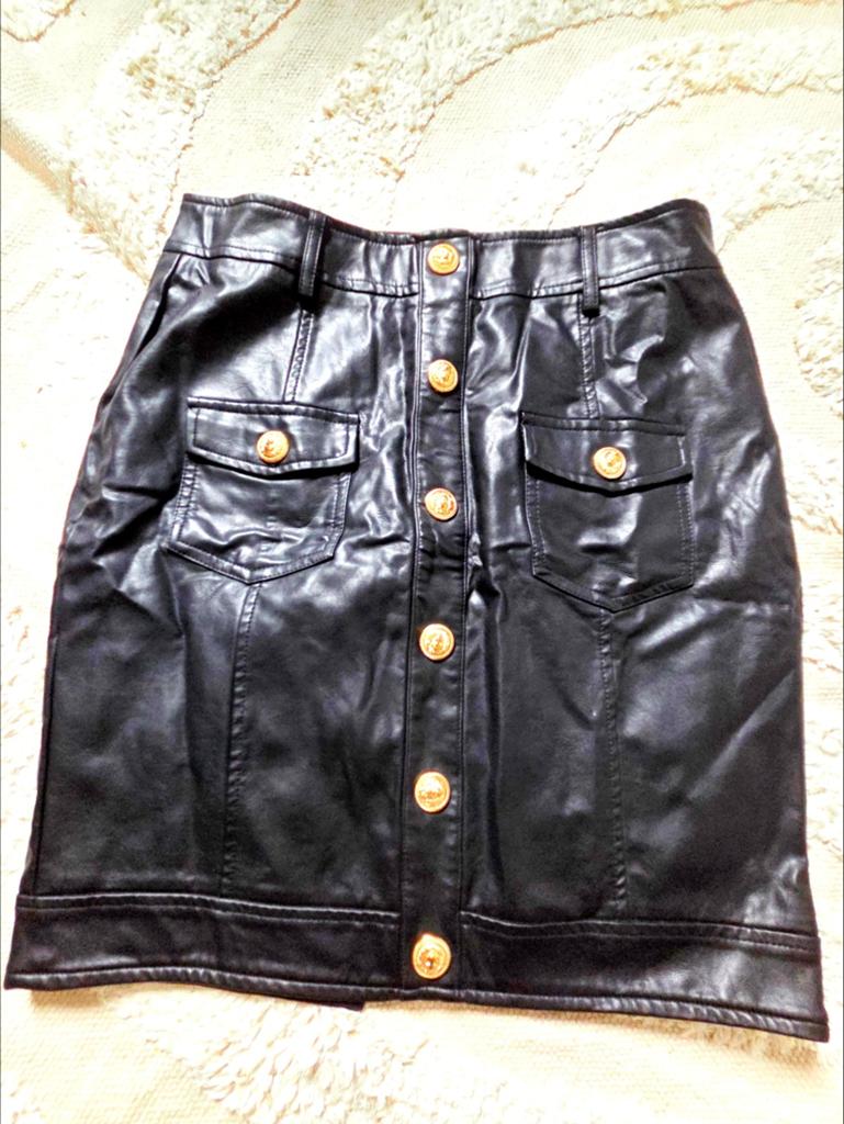 Zwart leren rokje met gouden knopen maat s/m, Kleding | Dames, Rokken, Zwart, Ophalen of Verzenden, Maat 36 (S), Boven de knie
