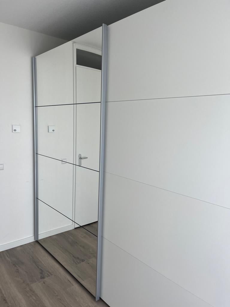 Mooie, ruime linnekast met spiegeldeur, Huis en Inrichting, Kasten | Kledingkasten, Ophalen, Zo goed als nieuw, 200 cm of meer