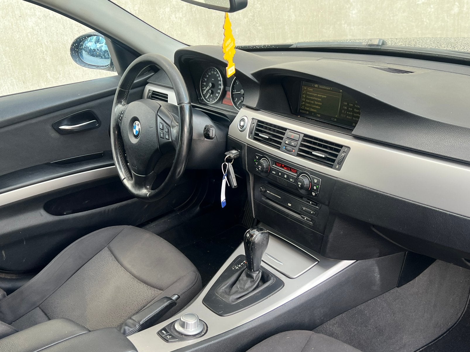 Zwarte BMW 3-Serie 320i E91 Touring Automaat/APK/Airco!, Automaat, 1995 cc, USB, 4 cilinders