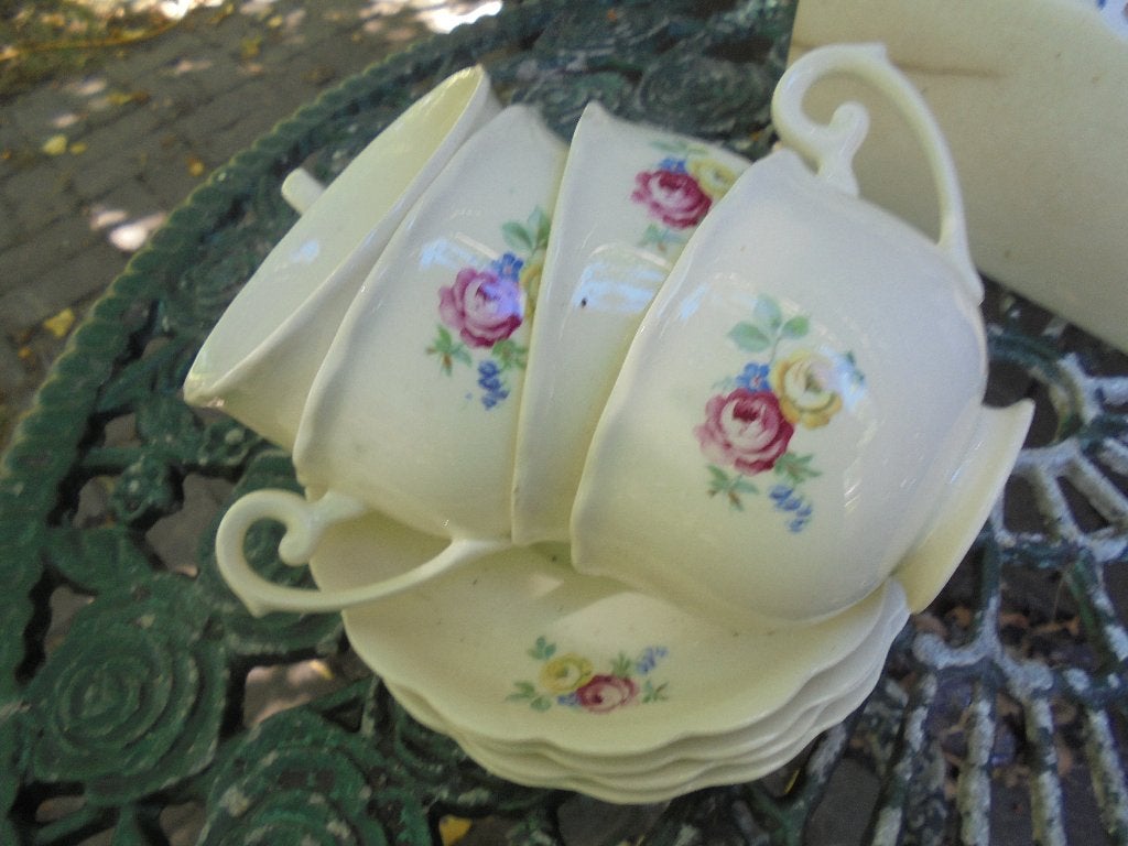 4 flinke Kop en schotels met bloemboeket / roze roosjes, Ophalen of Verzenden
