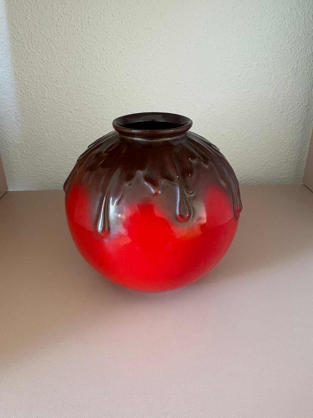 Mosa Art Deco vaas met floraal reliefdecor, Ophalen of Verzenden