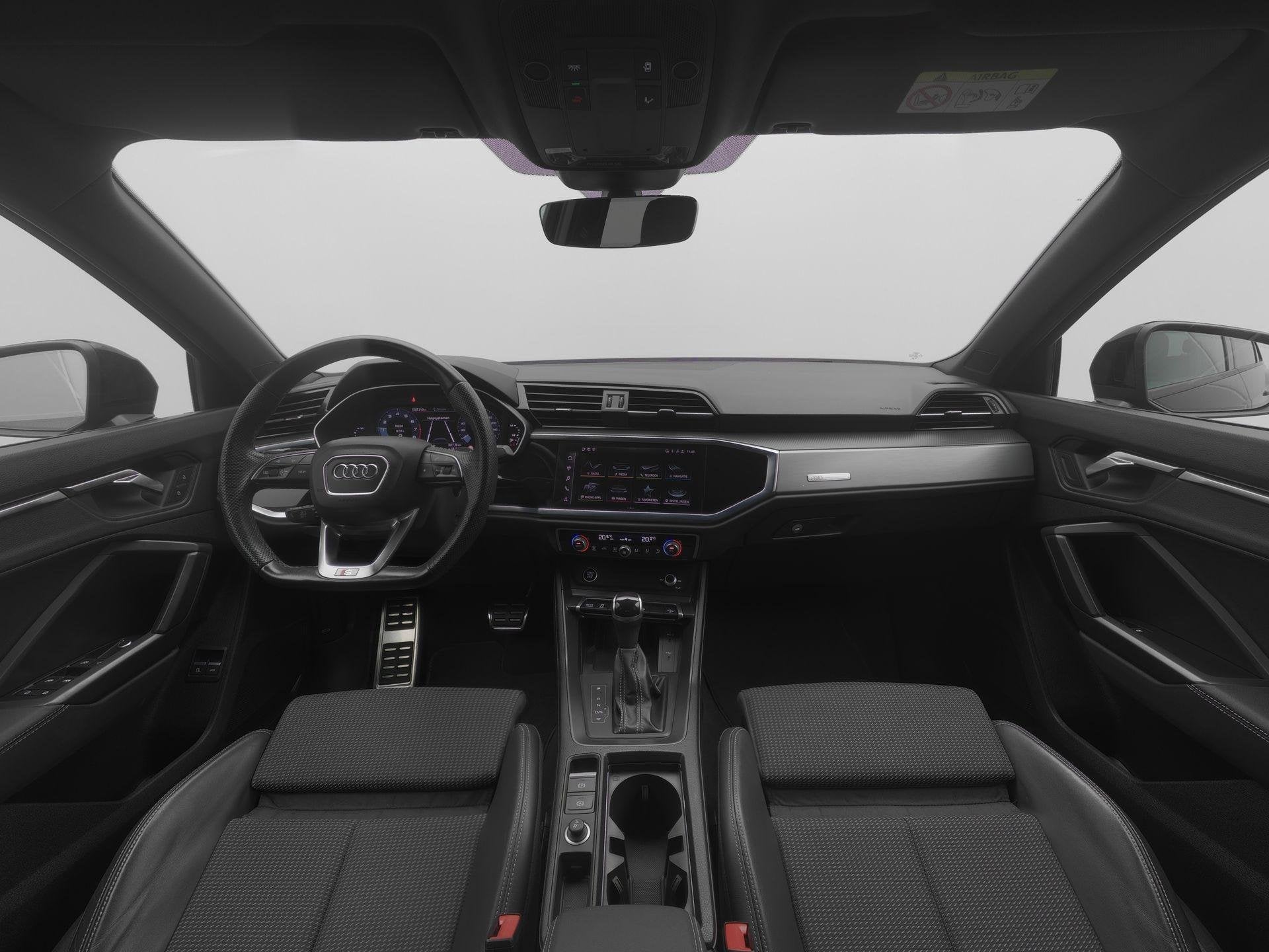 Audi Q3 45 TFSI e S edition 245 PK Automaat | Navigatie | El, Gebruikt, Leder en Stof, Zwart, Hybride Elektrisch/Benzine