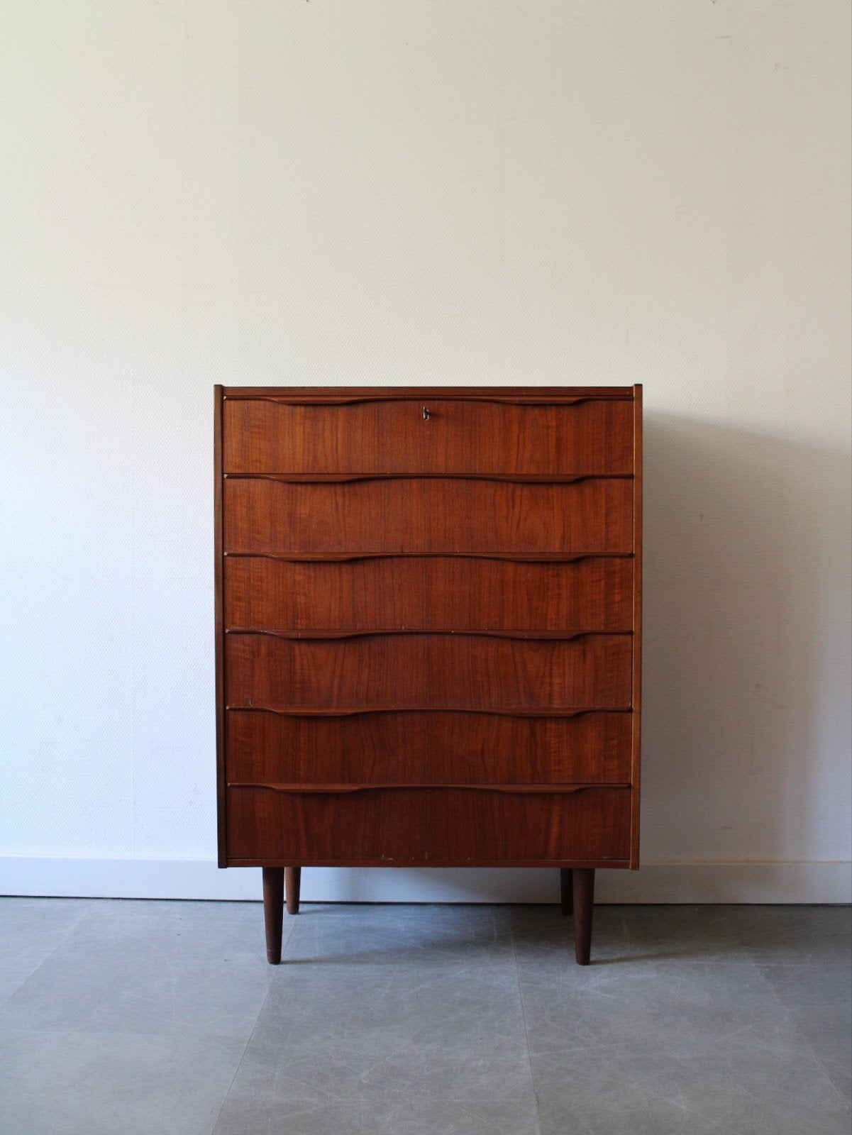 Vintage Deense ladekast in teak, 5 laden of meer, 100 tot 150 cm, Zo goed als nieuw, Vintage retro midcentury Deens design
