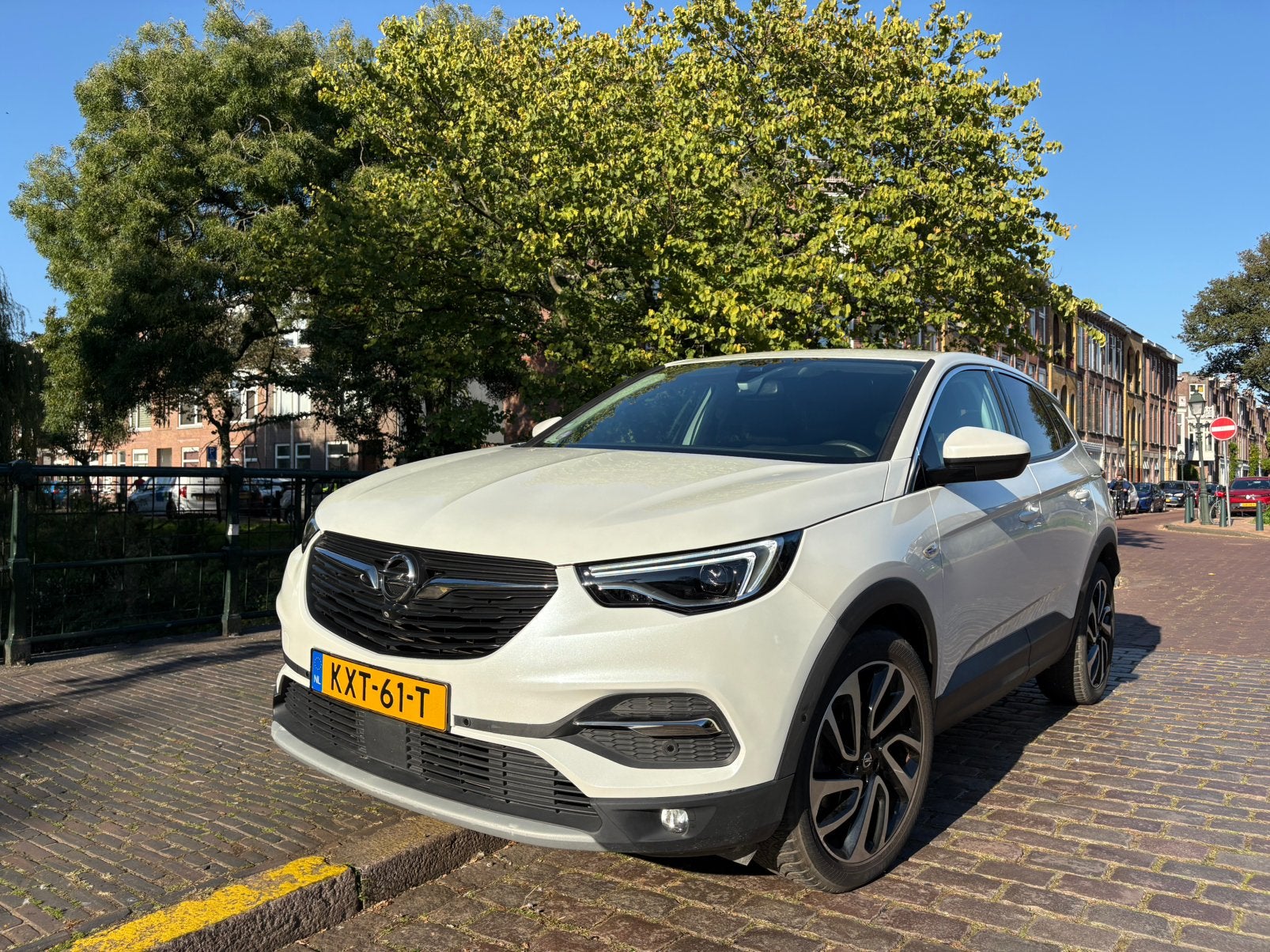 Opel Grandland X 1.2 Turbo Ultimate Automaat en nieuwe riem, Auto's, Automaat, Zwart, Parkeercamera, Wit