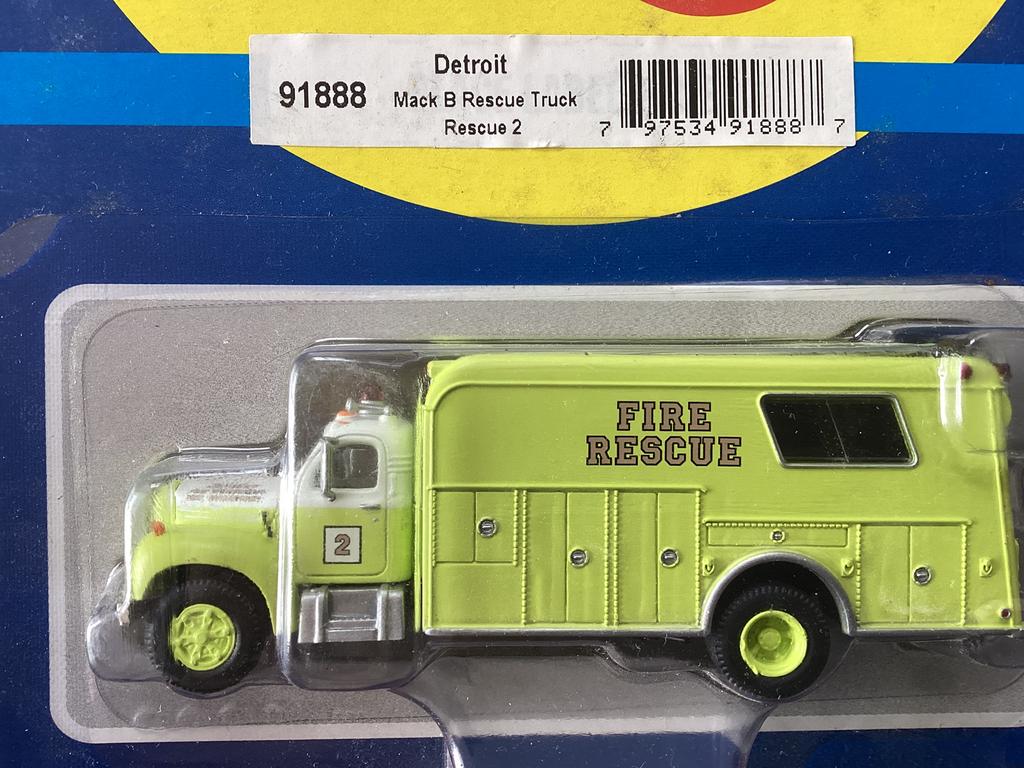 Athearn USA, Mack -B, Detroit Fire Recue Ambulance truck HO, Locomotief, Bachmann, Gelijkstroom of Wisselstroom, Nieuw