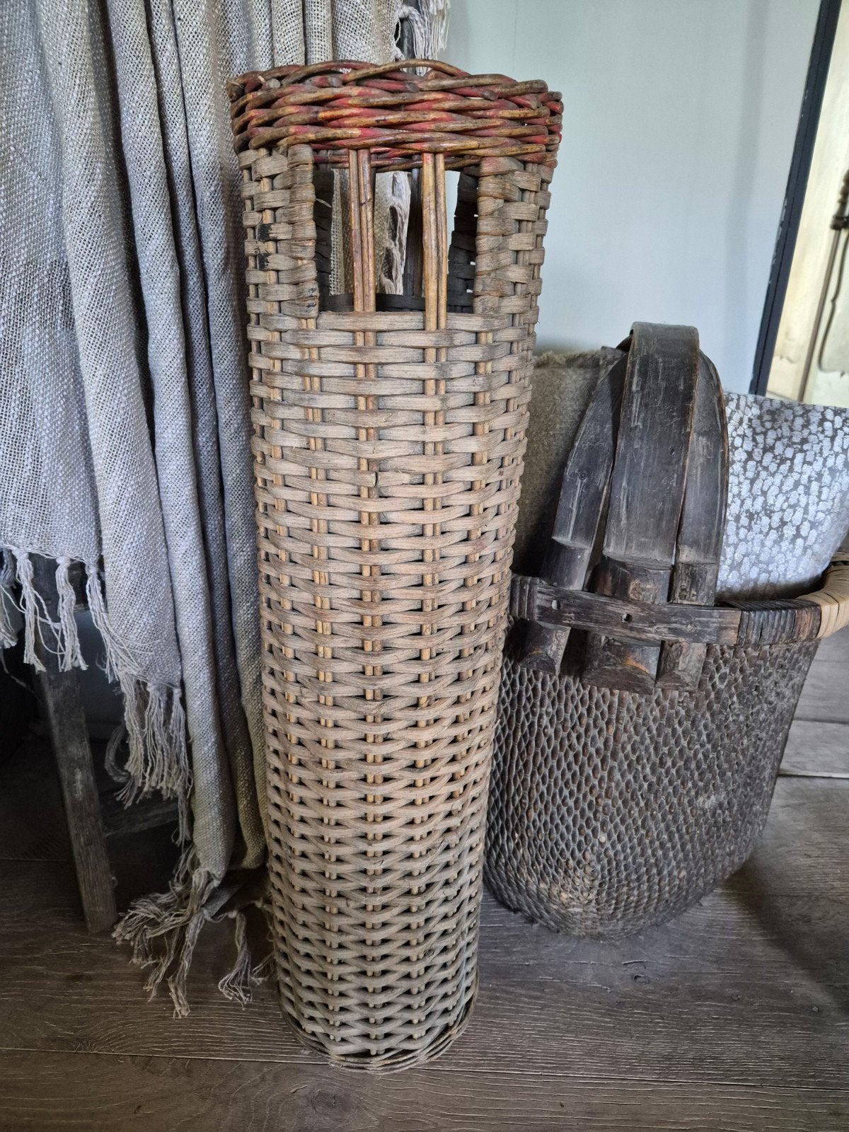 Sober - Landelijk - Brocante oude rieten mand, Huis en Inrichting, Woonaccessoires | Schalen en Manden, Ophalen of Verzenden, Rond