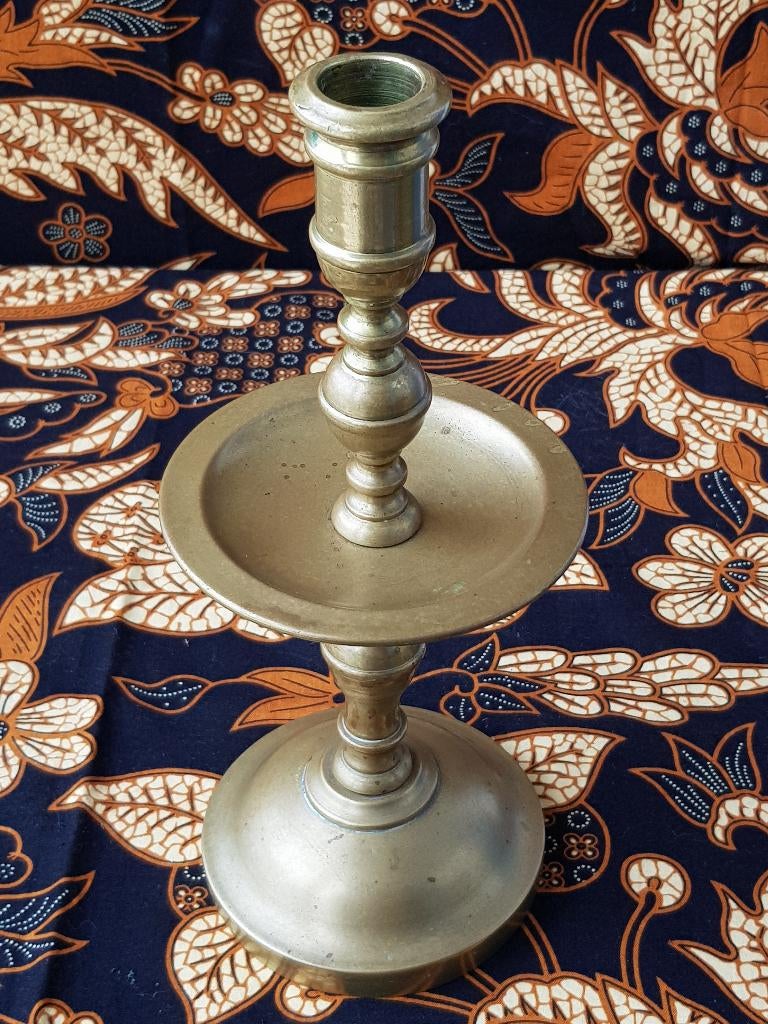 Mooie antieke schijf of kraagkandelaar uit Engeland 27,5 cm., Antiek en Kunst, Ophalen of Verzenden, Koper of Brons