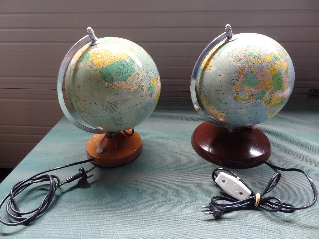 2 Oude globes met verlichting, Antiek en Kunst, Curiosa en Brocante, Ophalen of Verzenden