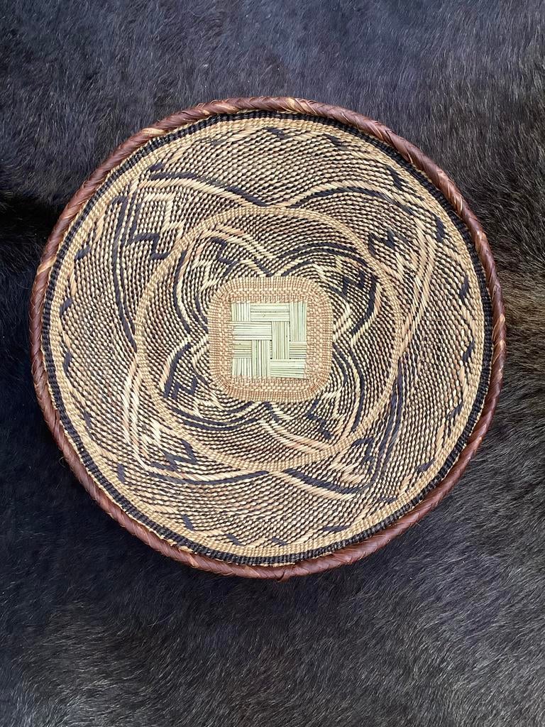 Prachtige unieke originele Tonga mand ong 40cm handgemaakt, Huis en Inrichting, Woonaccessoires | Schalen en Manden, Zo goed als nieuw