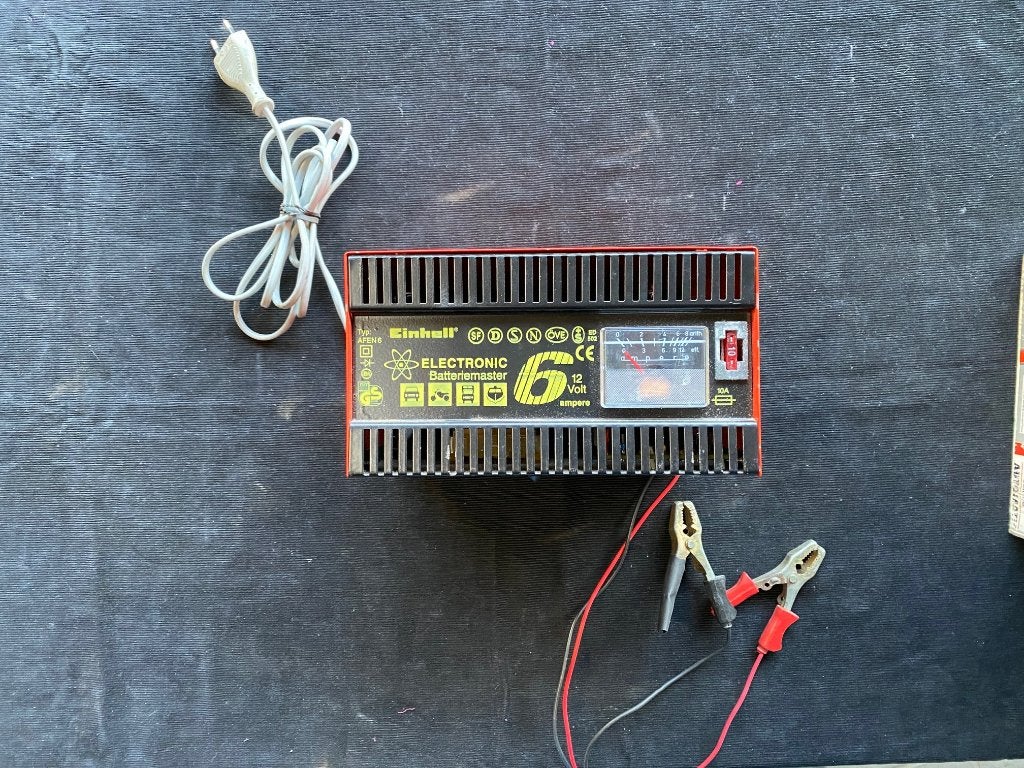Einhell 12 volt 6 Amp. accu lader  25,-, Auto-onderdelen, Accu's en Toebehoren, Overige automerken, Universele onderdelen, Nieuw