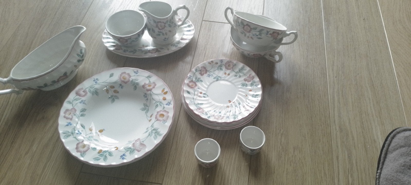 Vintage servies met bloemmotief - diverse onderdelen, Ophalen, Gebruikt, Vintage, Porselein