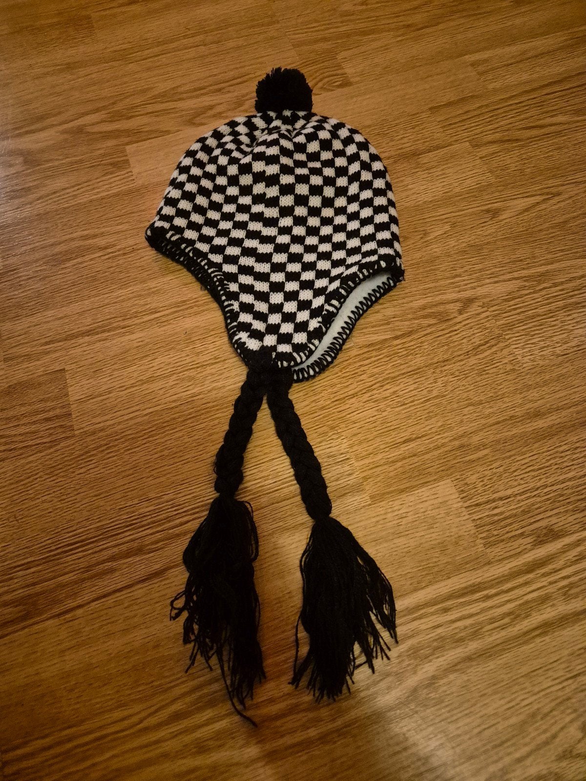 Chullo muts /beanie met vlechten (dambordpatroon), Ophalen of Verzenden, Zo goed als nieuw, Maat 38/40 (M), Muts