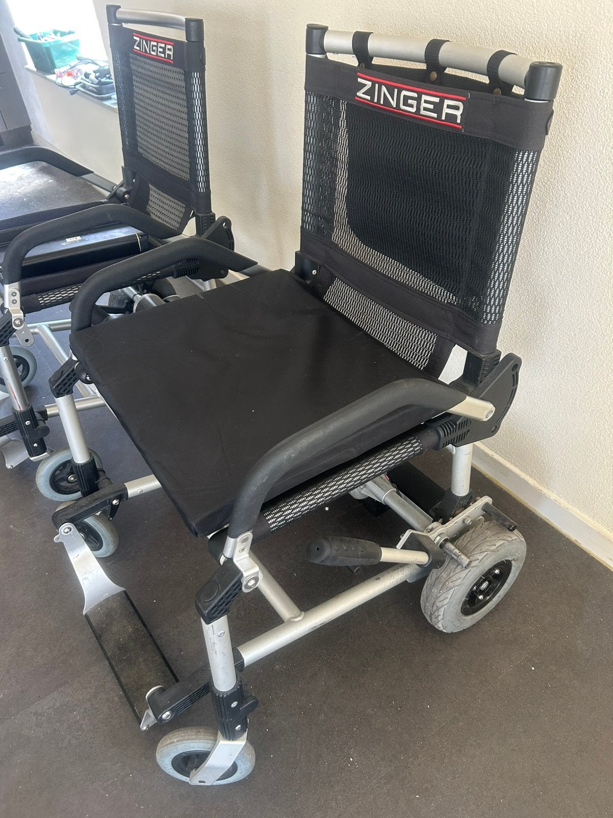 Zinger electrische opvouwbare rolstoelen, Ophalen, Zo goed als nieuw, Elektrische rolstoel