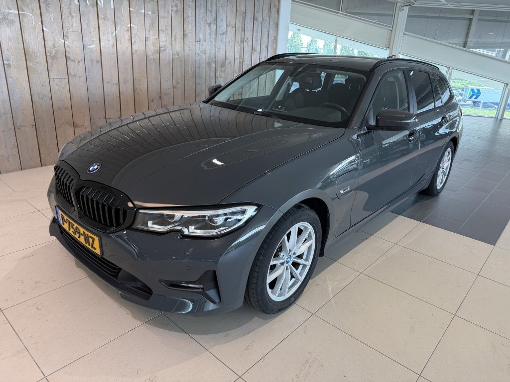 BMW 3 Serie Touring 320e Business Edition Plus (bj 2022), Auto's, Automaat, 1998 cc, Gebruikt, Euro 6