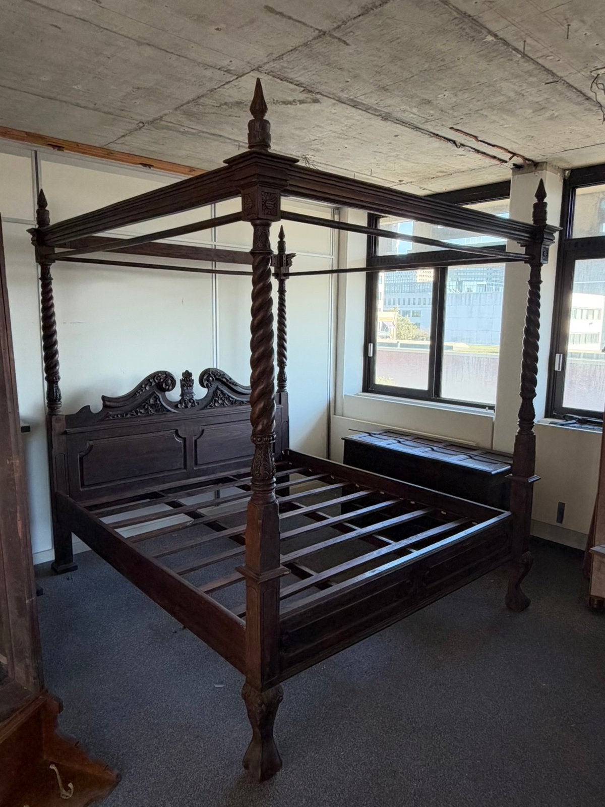 Antiek Hemelbed, Ophalen