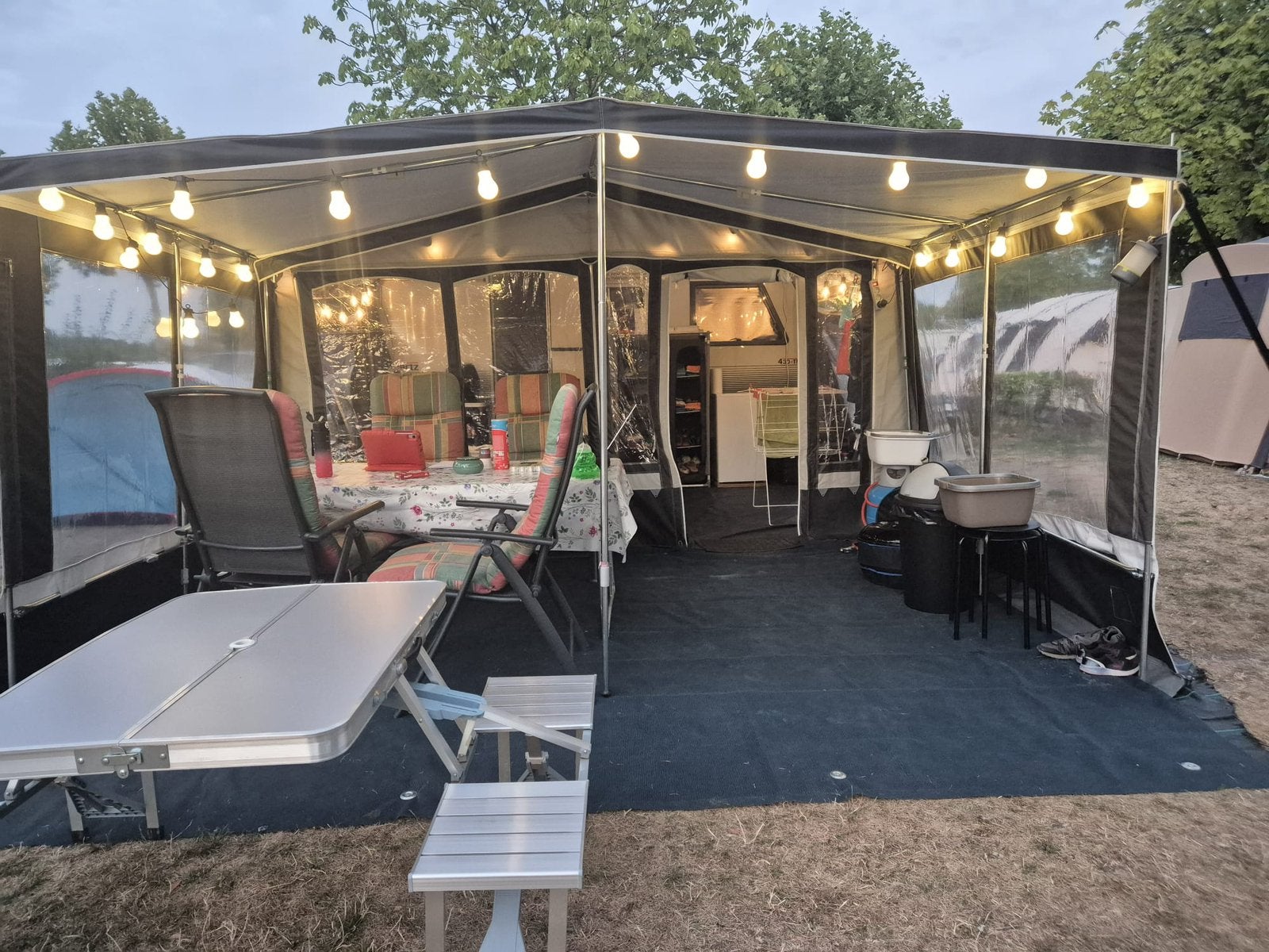Beyerland Quartz caravan te koop, Caravans en Kamperen, Vast bed, Luifel, Treinzit, 750 - 1000 kg