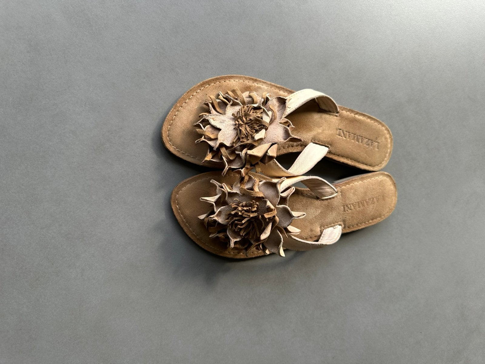 Bruine suede Lazamini slippers, maat 39, Kleding | Dames, Bruin, Verzenden, Zo goed als nieuw, Slippers