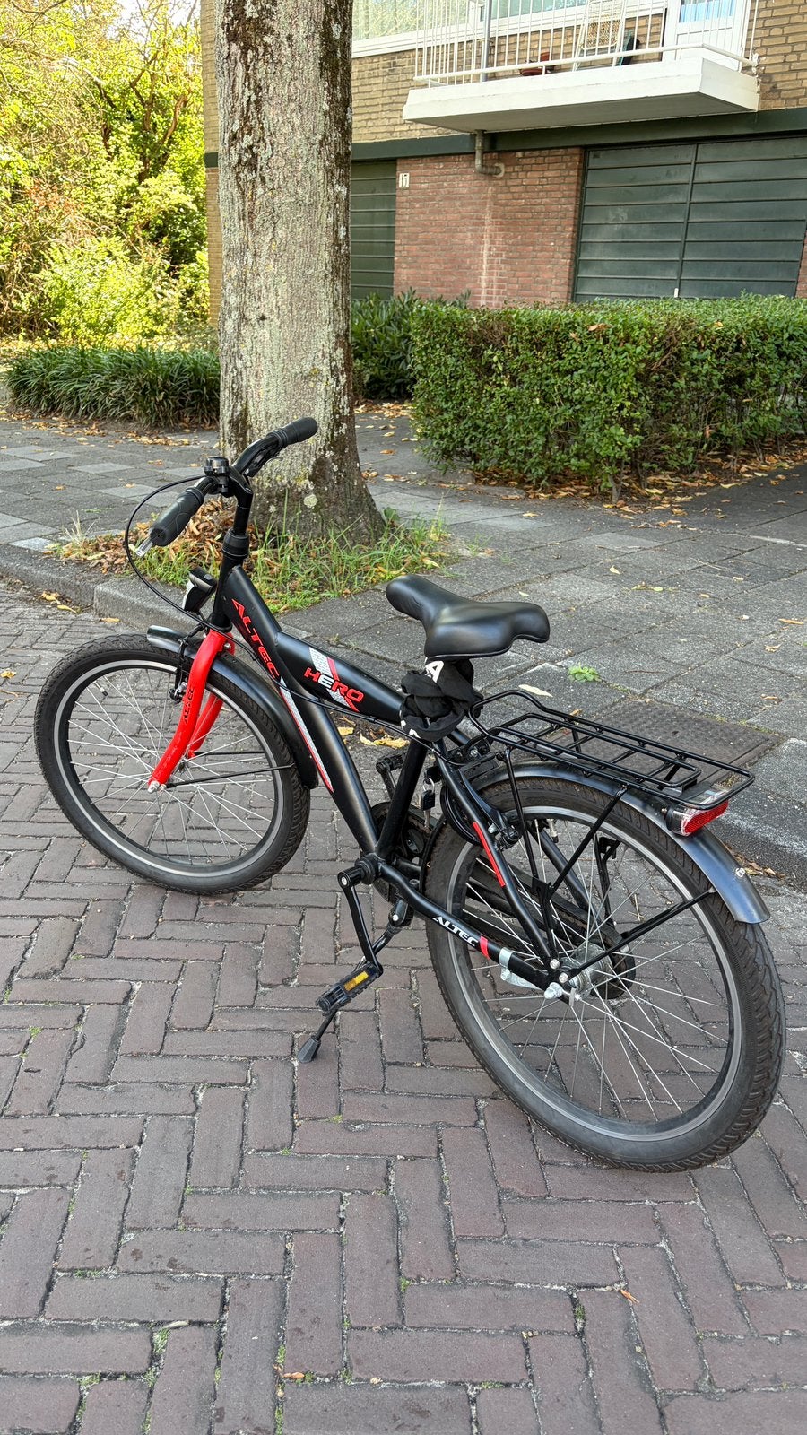 Altec Hero Kids/Junior Bike – Black & Red, Fietsen en Brommers, Fietsen | Jongens, Ophalen, 22 inch, Gebruikt, Velgrem
