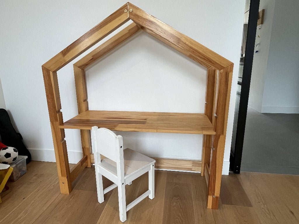 Houten kinderbureau huis (+ stoeltje), Ophalen, Zo goed als nieuw, Verstelbaar, Overige typen