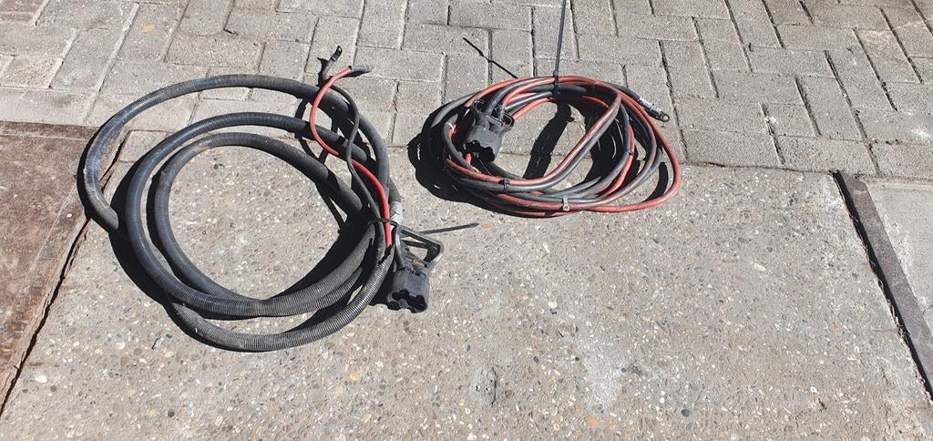TE KOOP 2 KABELS VOOR LAADKLEP, Ophalen, Overige merken