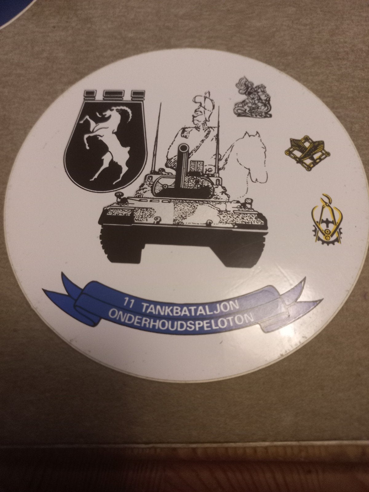 Sticker 11 Tankbataljon Onderhoudspeloton, Verzamelen, Stickers, Gebruikt, Ophalen of Verzenden