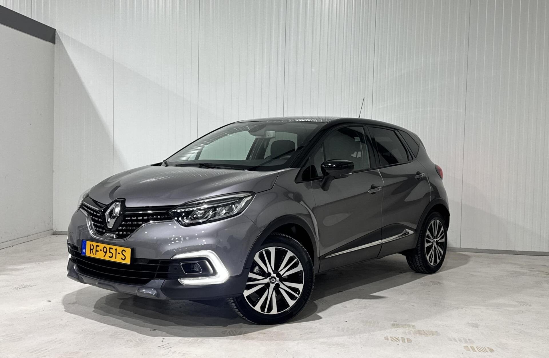 Renault Captur 1.2 TCe Initiale Paris|KEYLESS|TREKHAAK|PANO, Auto's, Voorwielaandrijving, Gebruikt, 4 cilinders, Met garantie (alle)