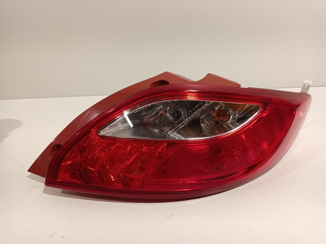 Achterlicht carrosserie rechts Mazda 2, Onderdelen@venauto.nl, Van der Ven Autorecycling B.V., Gebruikt, Ettenseweg 76, 4706 PB Roosendaal, The Netherlands