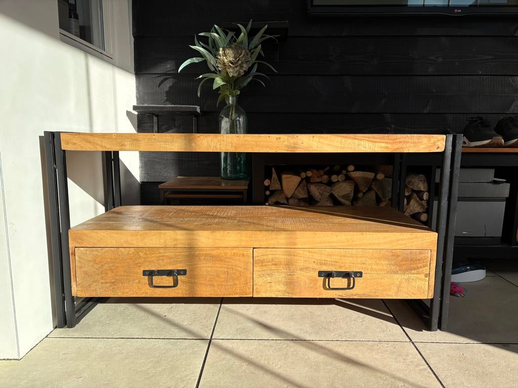 Robuust TV-meubel van mangohout met metalen frame, Ophalen, Gebruikt, 100 tot 150 cm, Minder dan 100 cm