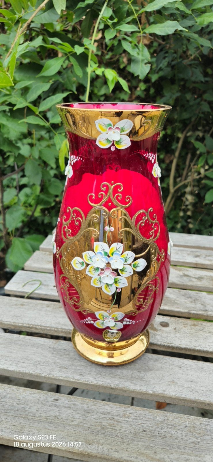 Bohemia Decoratieve Rode Vaas met Gouden en Bloemmotieven, Ophalen of Verzenden