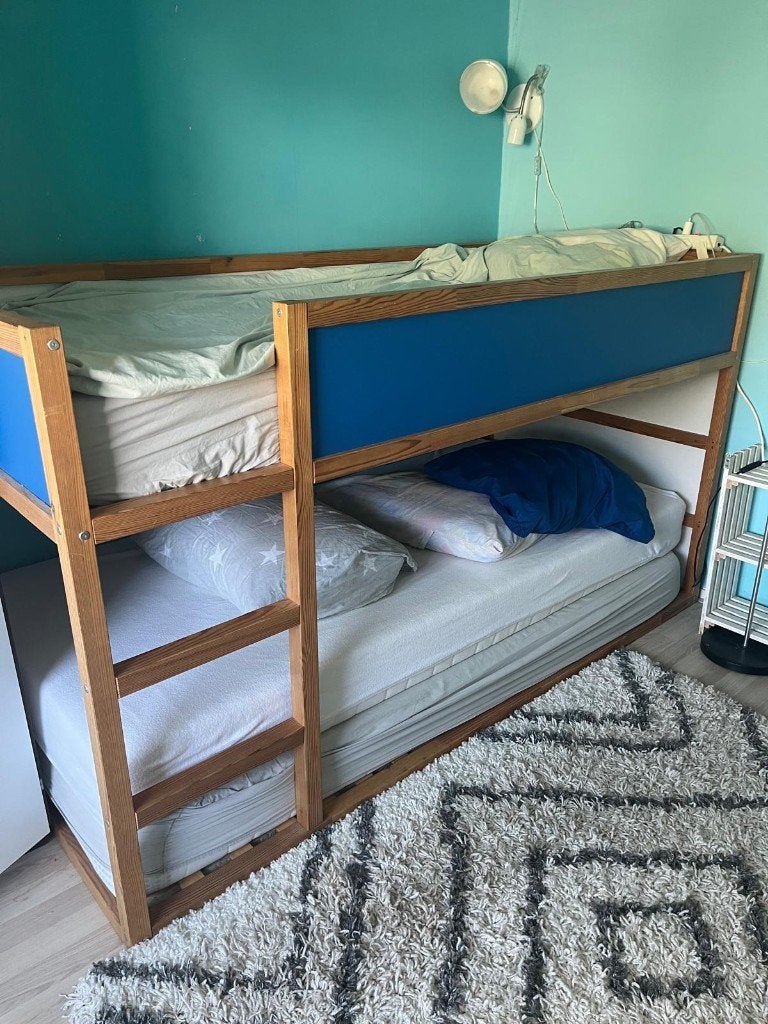 IKEA stapelbed of half hoogslaper – hout/blauw – 90x200cm, Gebruikt, 90 cm, Eenpersoons, Blauw