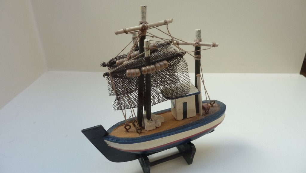 Leuk klein vissersboot modelbootje, Ophalen of Verzenden