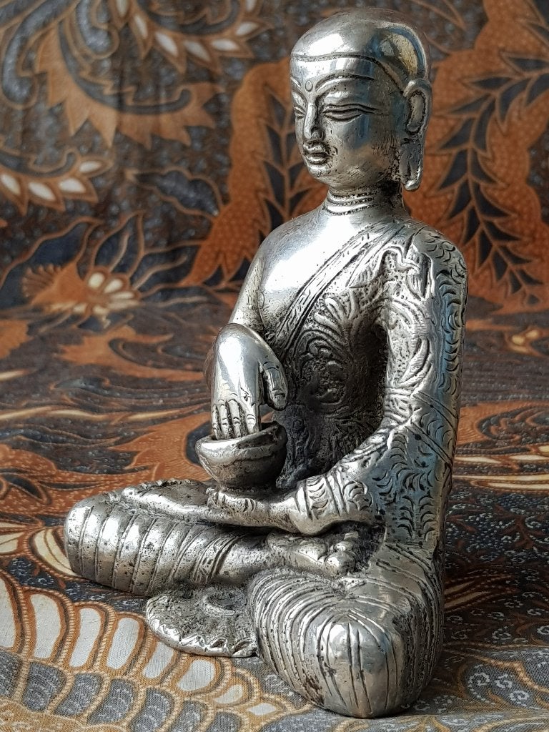 Mooi zwaar oud Oosters brons beeldje van Boeddha 13 cm., Antiek en Kunst, Zilver, Handgemaakt, Ophalen of Verzenden, Brons