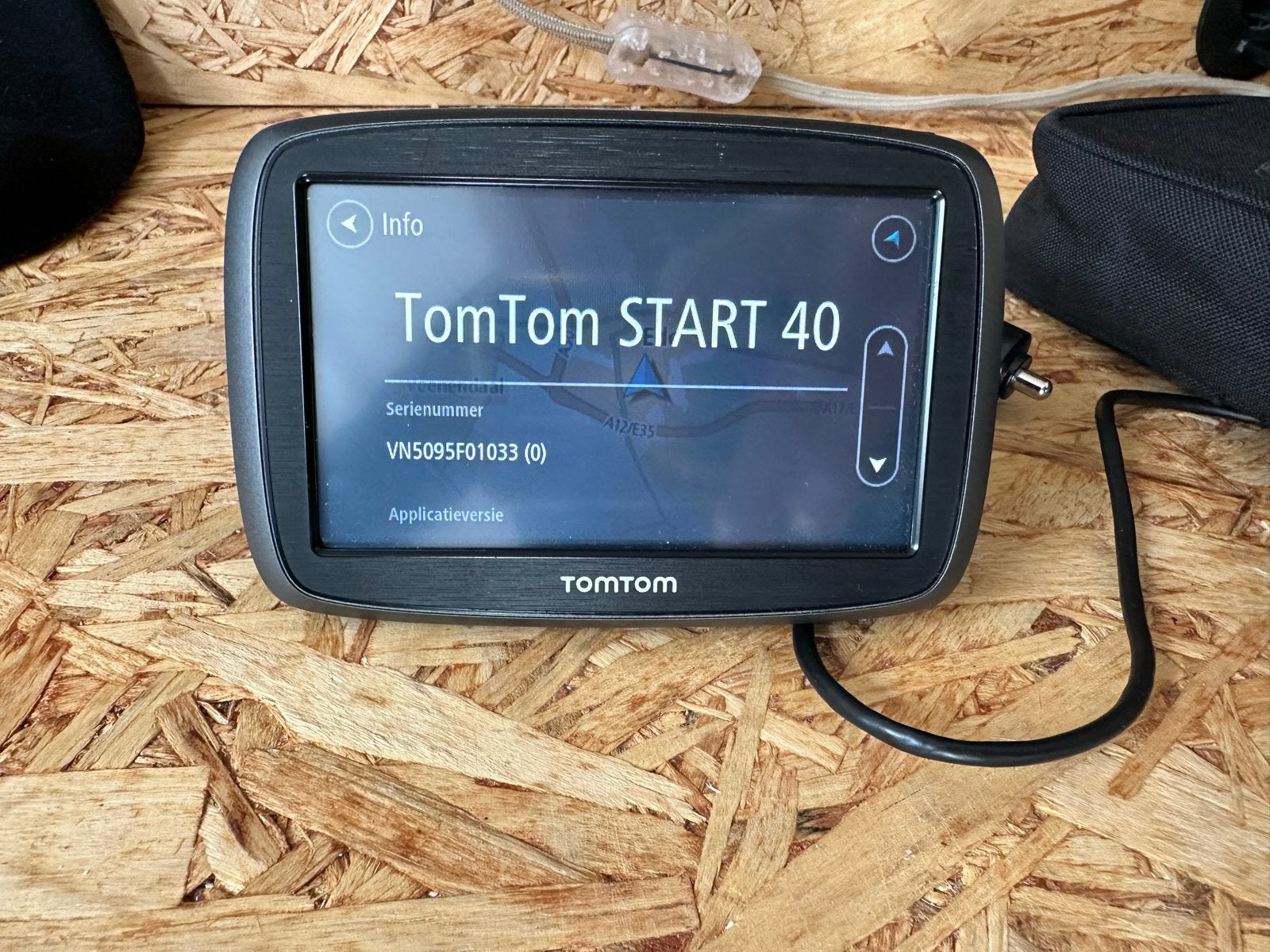 TomTom START 40 navigatiesysteem met USB en autolader, Ophalen of Verzenden, Gebruikt