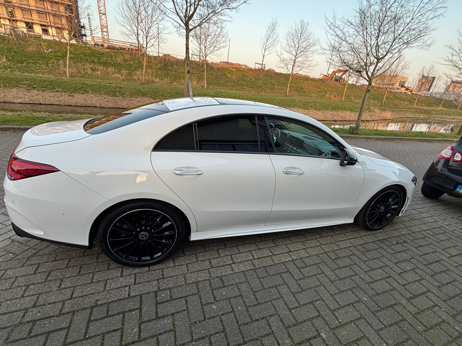 Mercedes-Benz CLA 200 163pk 7G-DCT 2019 Wit sfeerverlichting, Auto's, CLA, 4 cilinders, Particulier, 1600 kg