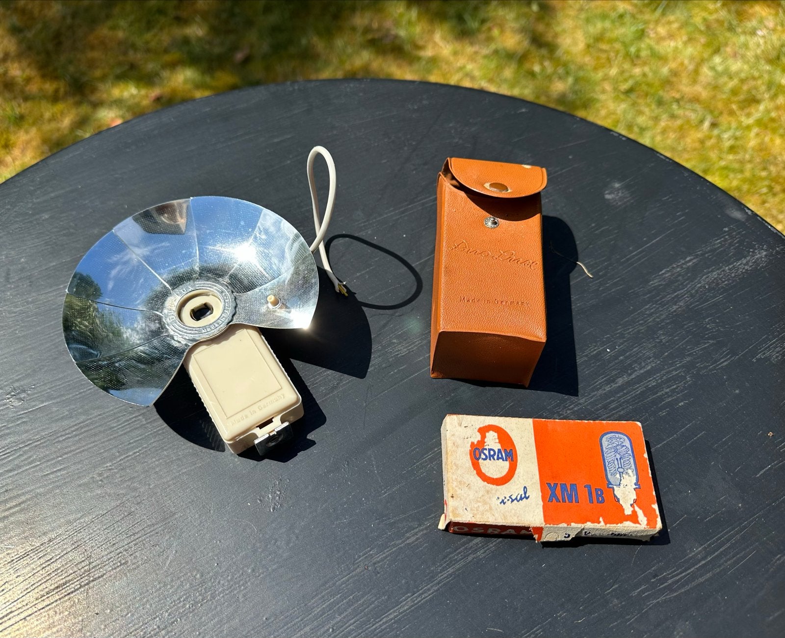 Antieke flitser met Osram XM 1B flitslampjes en etui, Audio, Tv en Foto, Fotografie | Flitsers, Ophalen, Gebruikt, Overige merken
