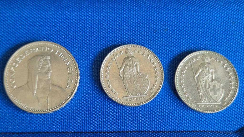 9 Zwitserse Franc, Postzegels en Munten, Munten | Europa | Niet-Euromunten, Ophalen of Verzenden, Frankrijk