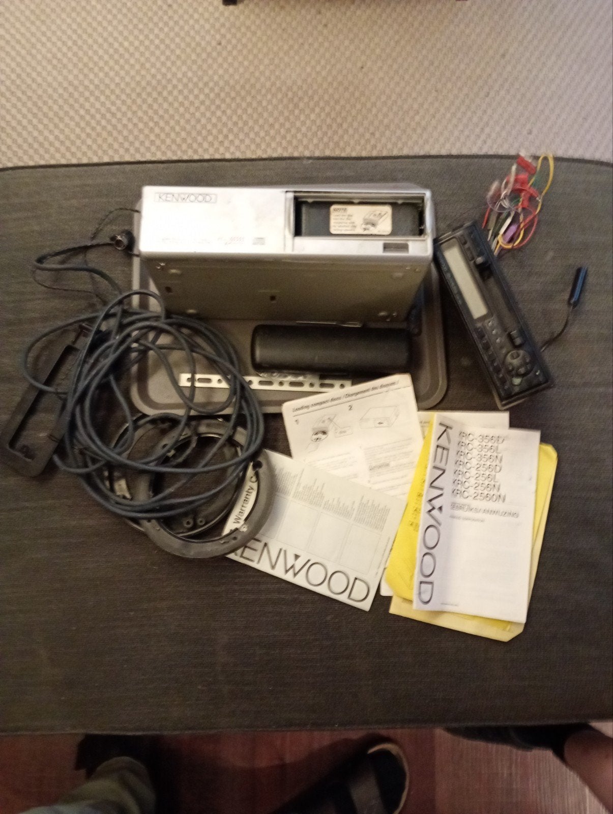 Kenwood KRC-356D autoradio met CD-wisselaar en accessoires, Auto diversen, Ophalen, Gebruikt