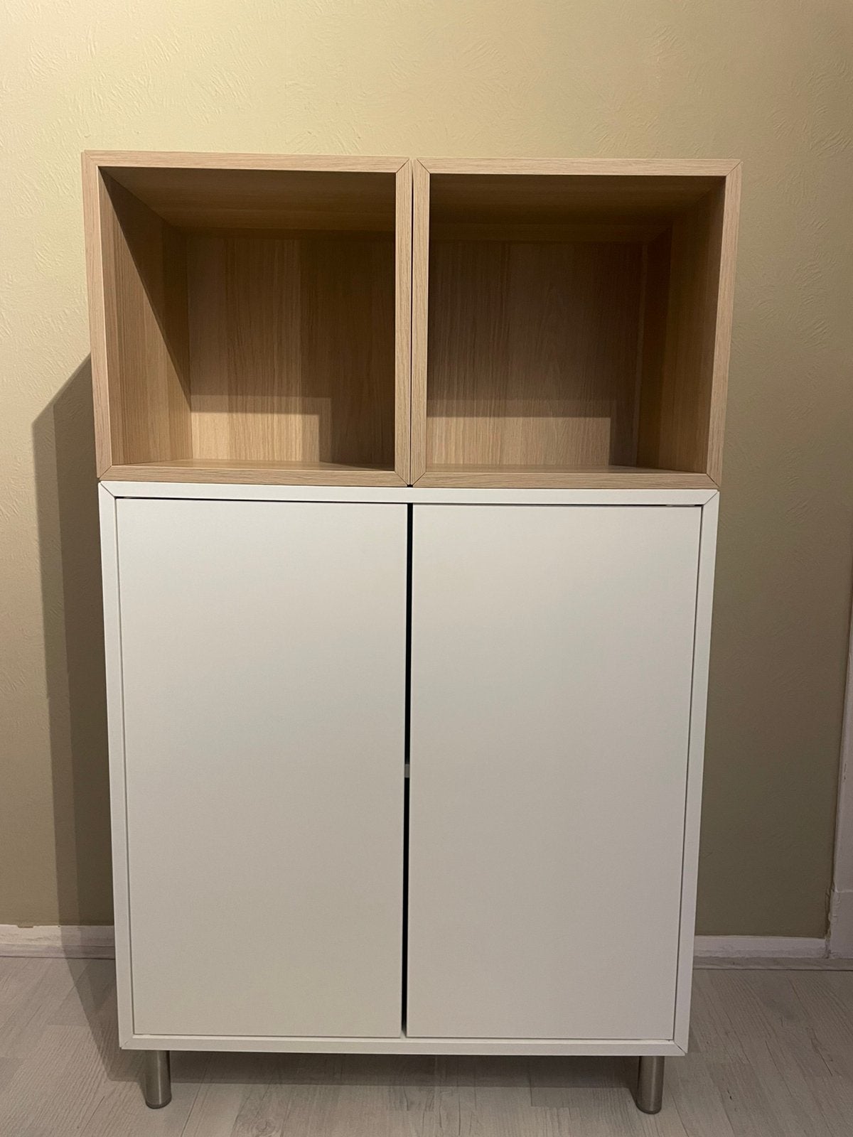 EKET kast 110cm - hoge poten, Ophalen, Zo goed als nieuw